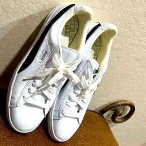 Vintage Puma Old School Snow White New without tags tried on but never outside!